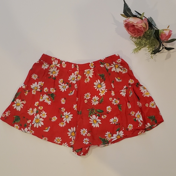 Forever 21 Floral Red Shorts Size Small - Picture 2 of 3